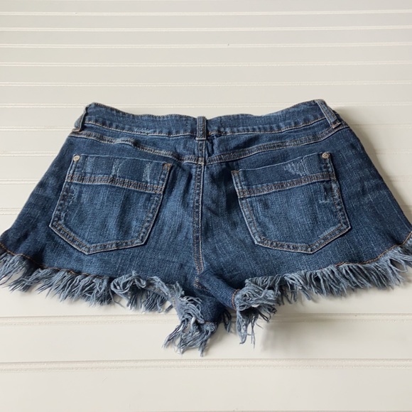 Altar’d State Shorts Frayed Jean Cut Off 28/7 - Picture 2 of 4